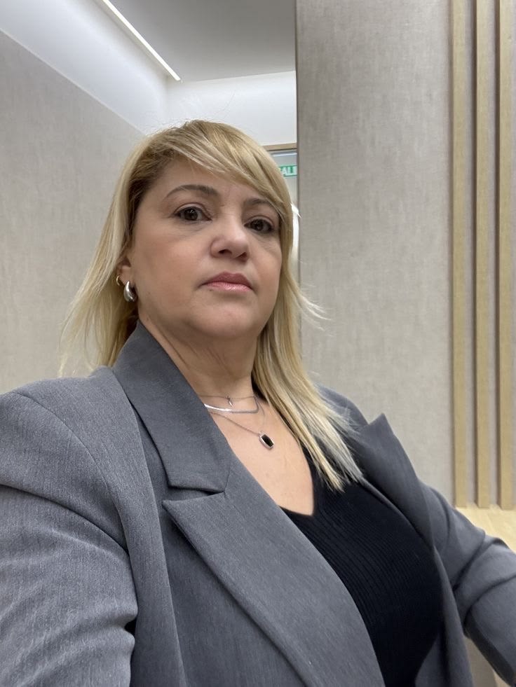 Sophia Bennett, Chief Financial Officer